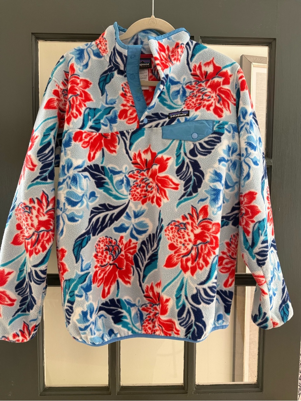 Patagonia woman’s Red & Blue Floral Snap-T synchilla Fleece Pullover